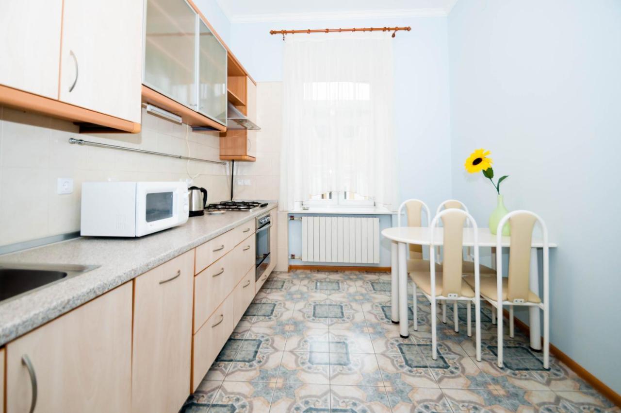 Apartments In The Center On Shota Rustaveli Kiev Esterno foto