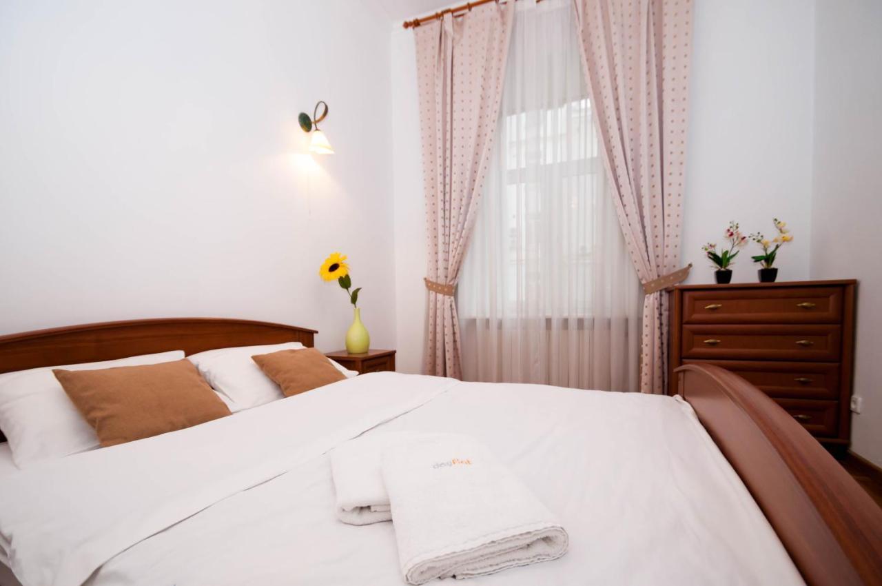 Apartments In The Center On Shota Rustaveli Kiev Esterno foto