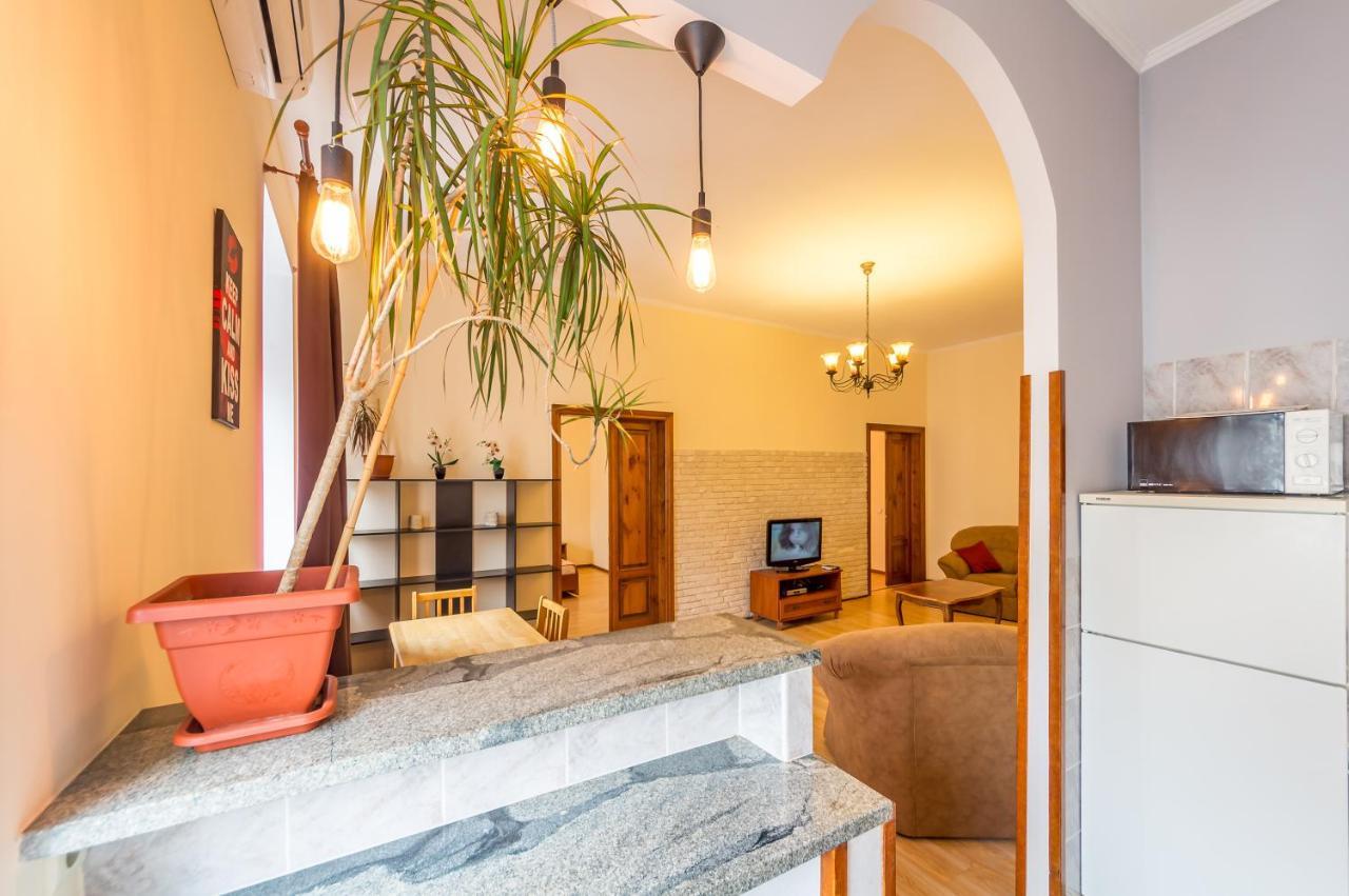 Apartments In The Center On Shota Rustaveli Kiev Esterno foto