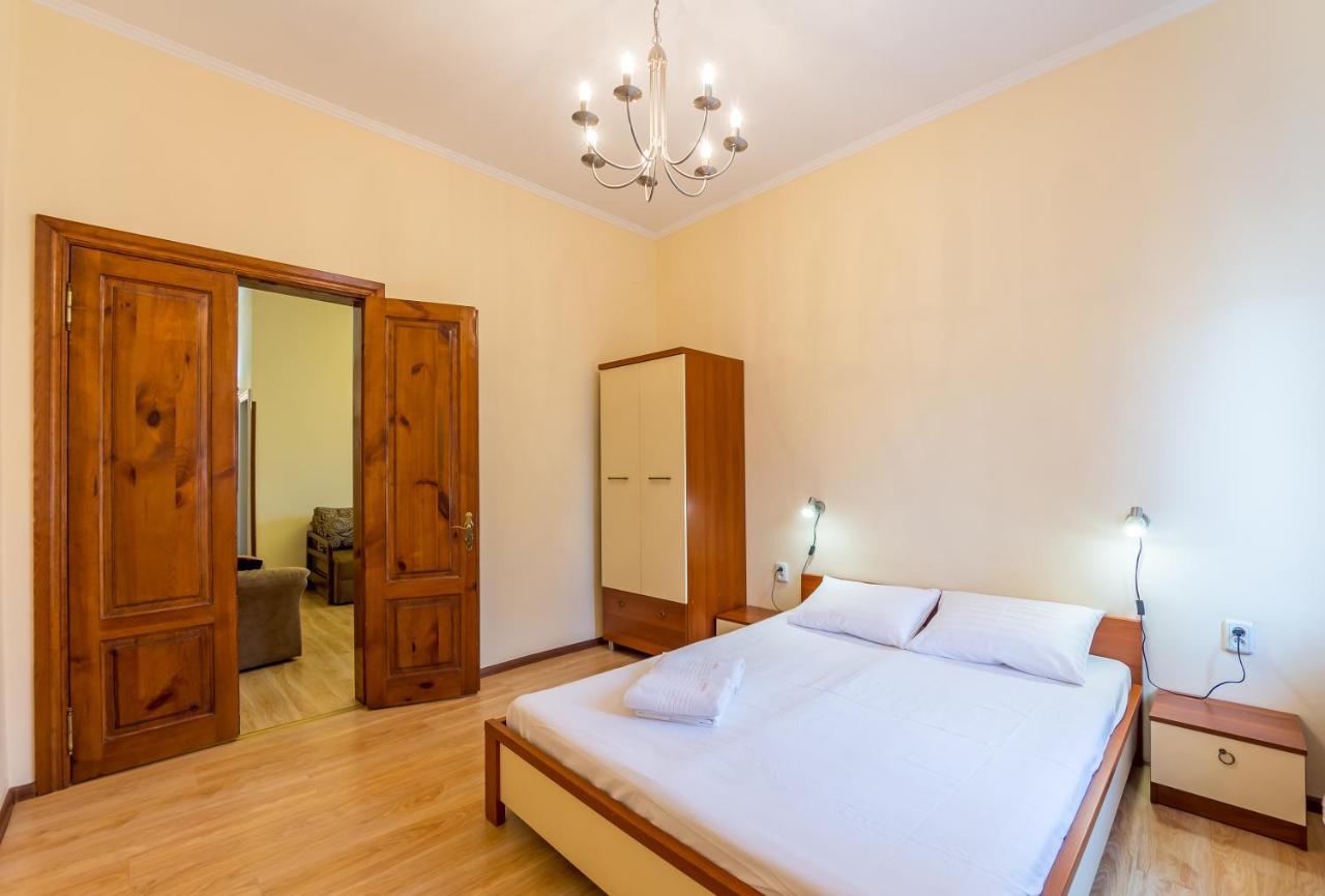 Apartments In The Center On Shota Rustaveli Kiev Esterno foto