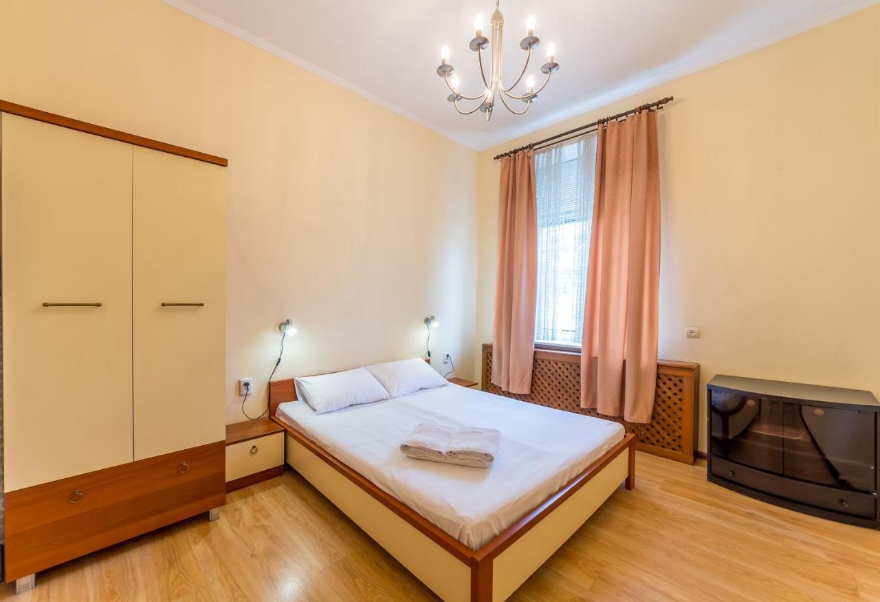 Apartments In The Center On Shota Rustaveli Kiev Esterno foto