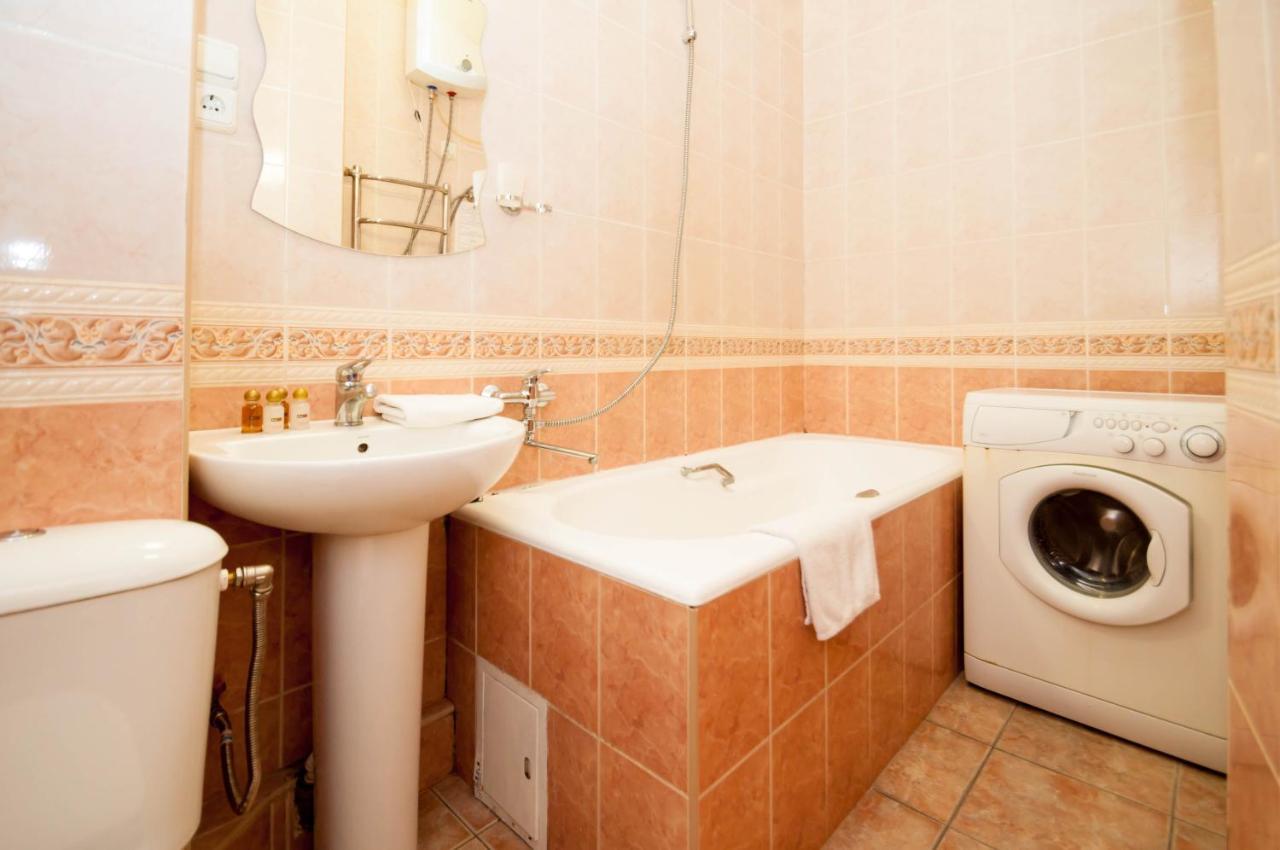 Apartments In The Center On Shota Rustaveli Kiev Esterno foto
