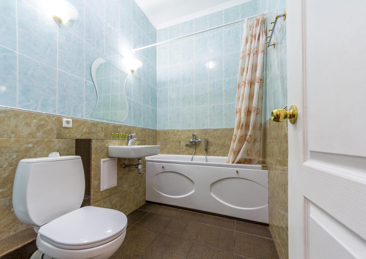 Apartments In The Center On Shota Rustaveli Kiev Esterno foto