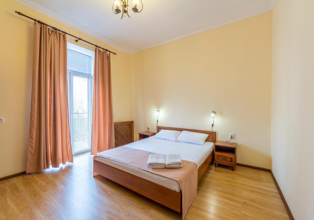 Apartments In The Center On Shota Rustaveli Kiev Esterno foto
